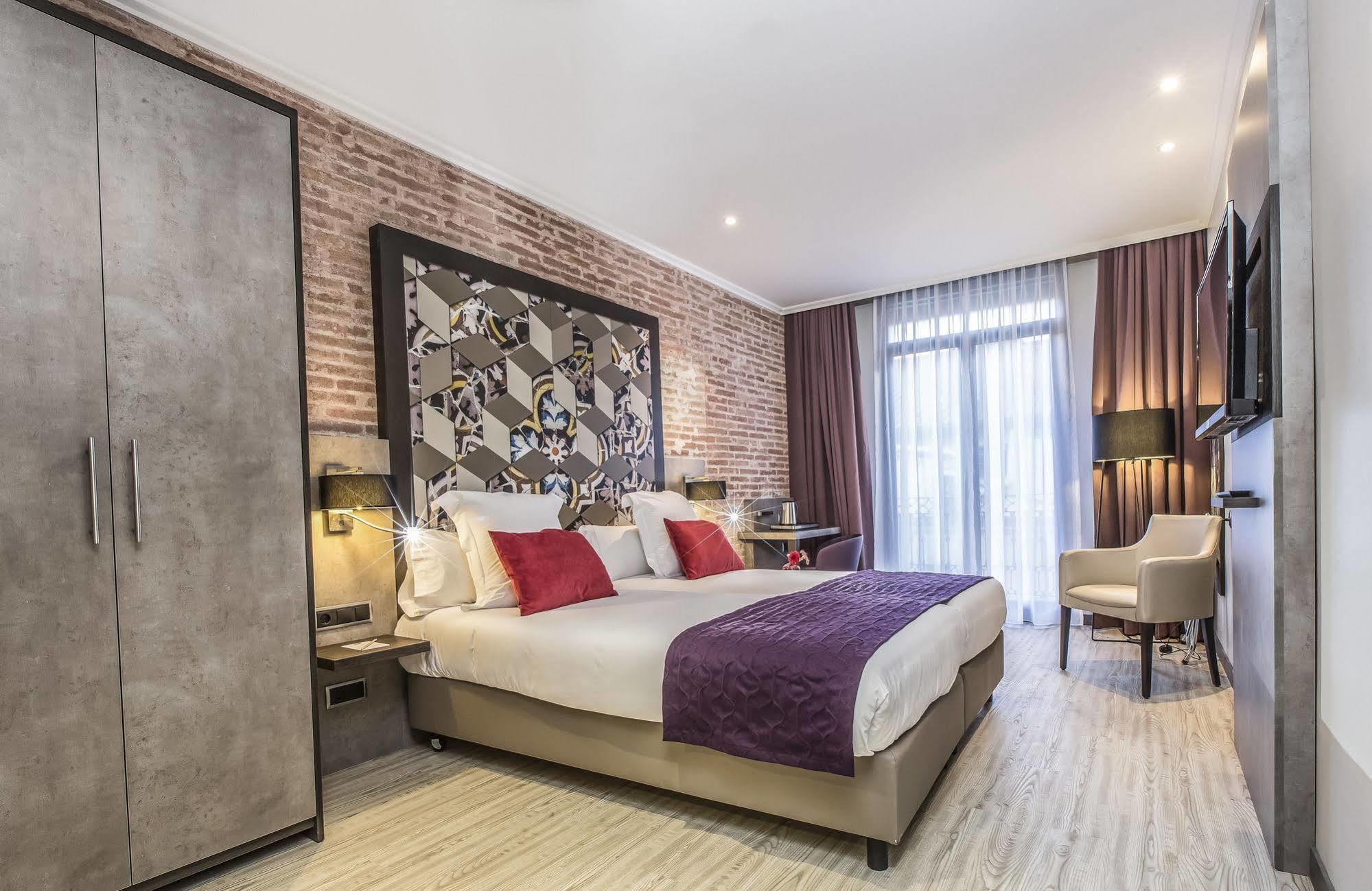 Leonardo Hotel Barcelona Las Ramblas Екстериор снимка